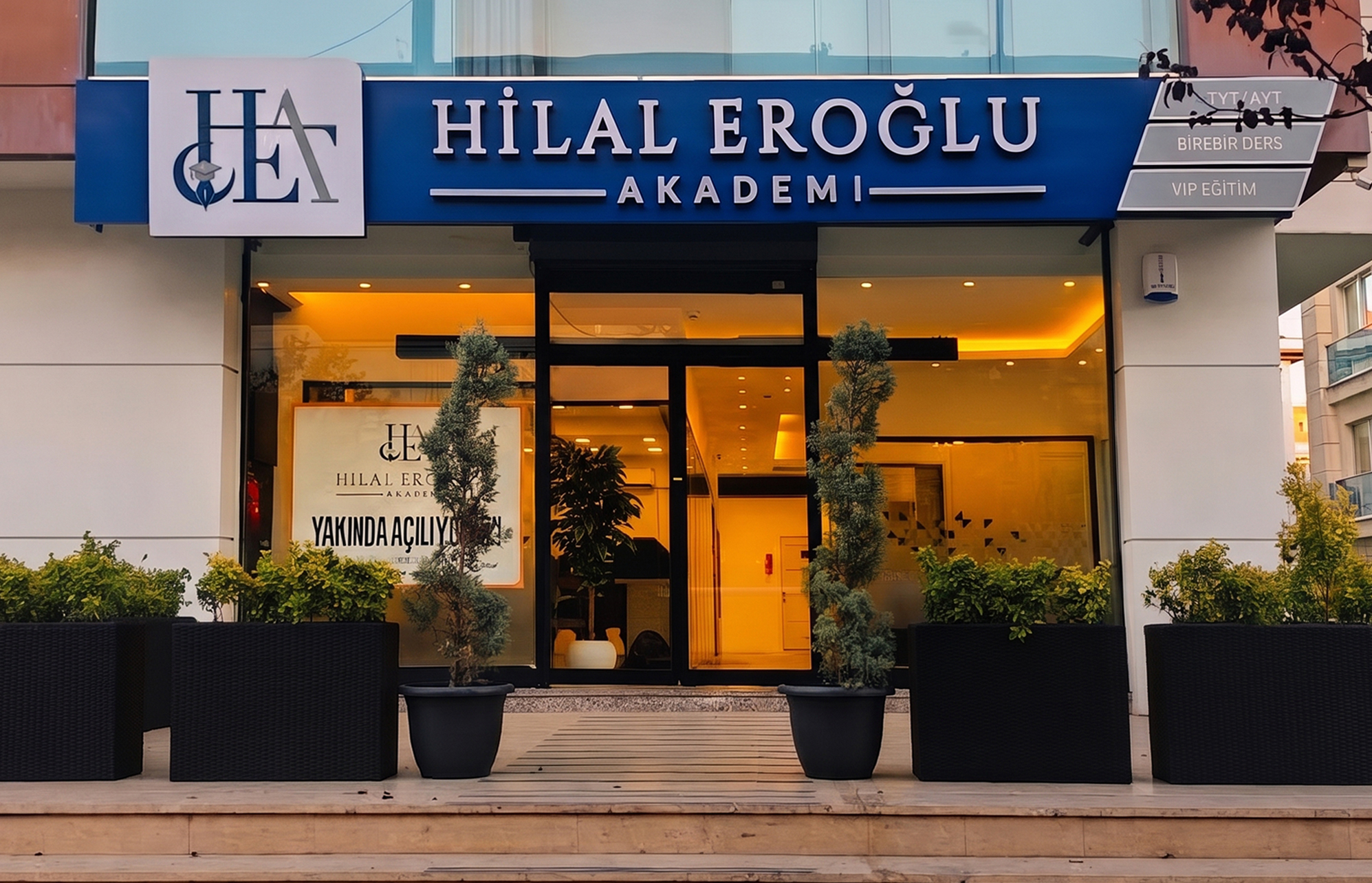 Modern ve prestijli binasıyla Özel Hilal Eroğlu Akademi Beylikdüzü şubesi, YKS (TYT - AYT) hazırlık sürecinde öğrencilerini bekliyor.